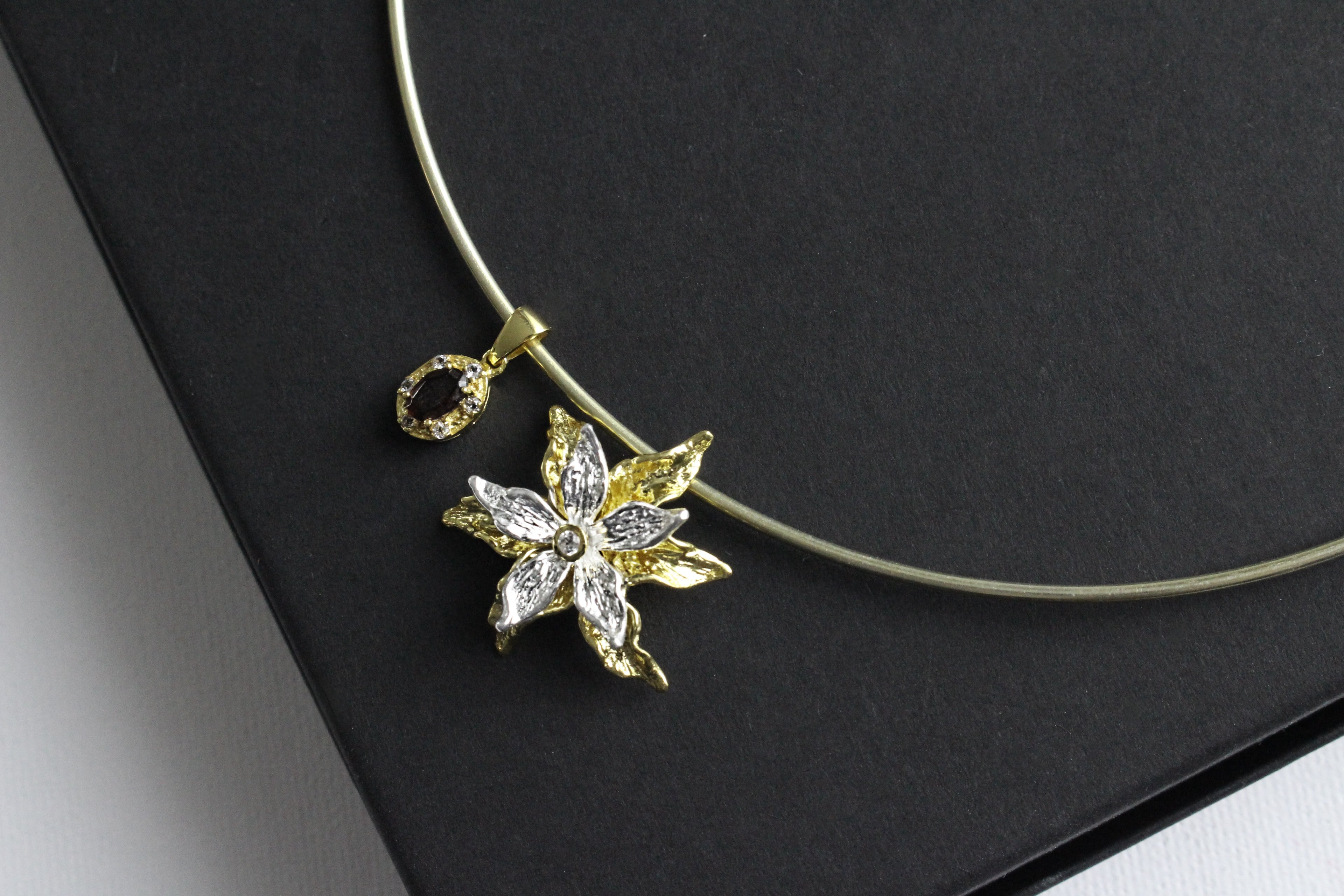 MAGNETIC AURA COLLECTION