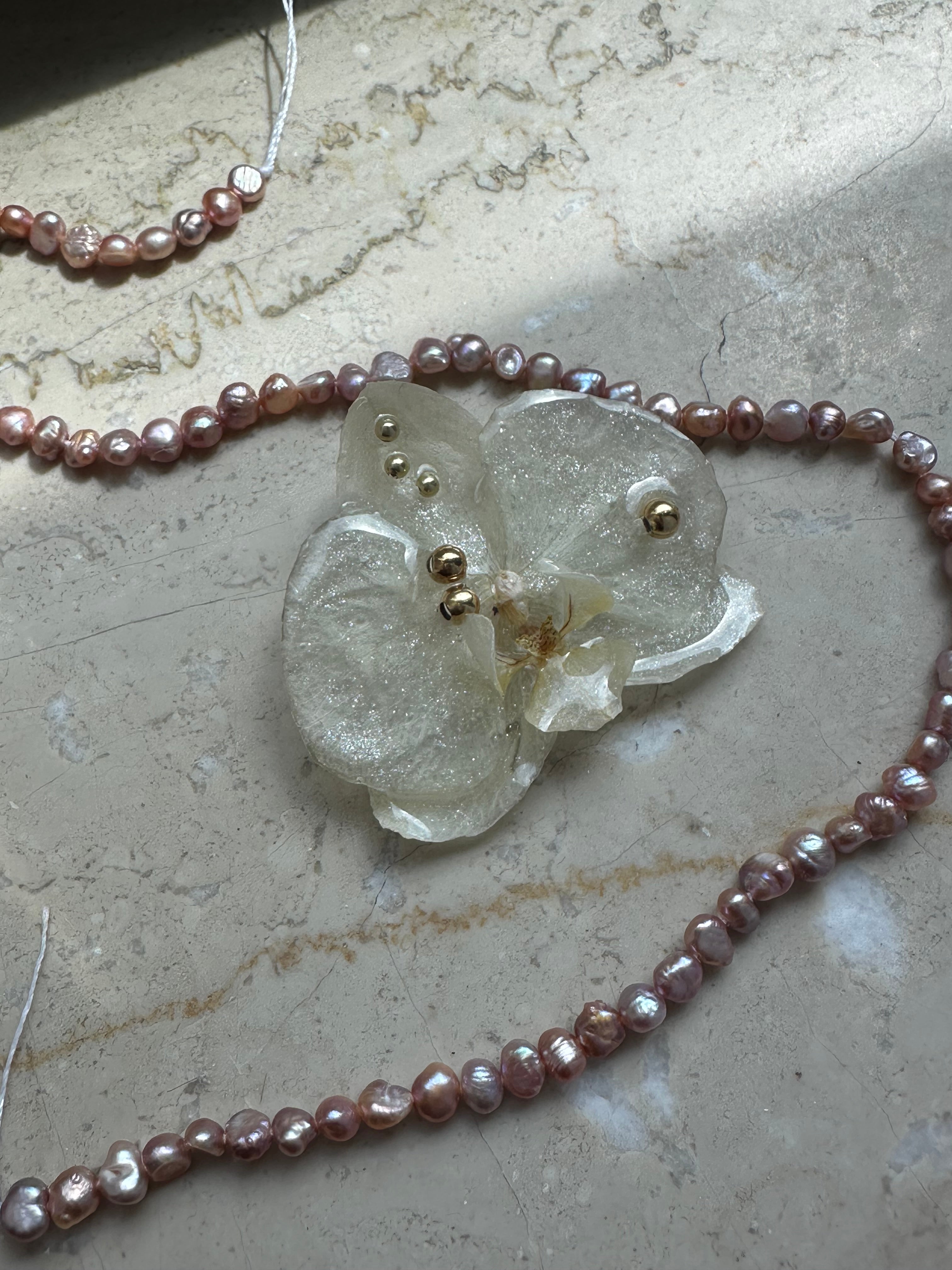 ROSÉ MUSE ORCHID LARIAT – FRESH WATER PEARLS (RESTOCK)