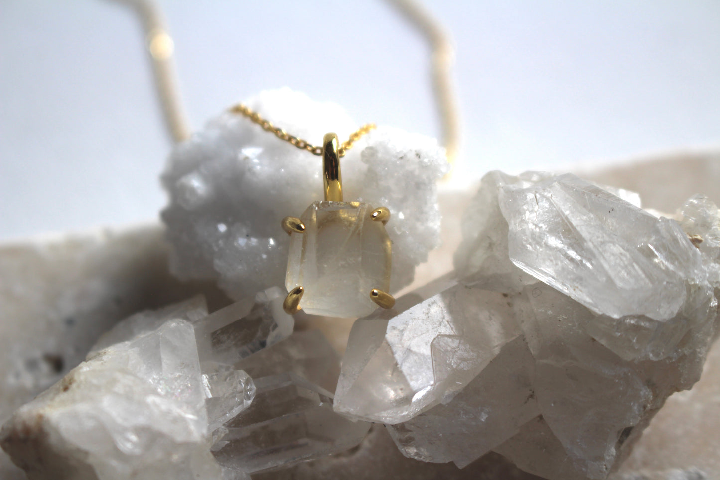 CLEAR QUARTZ NECKLACE GOLD