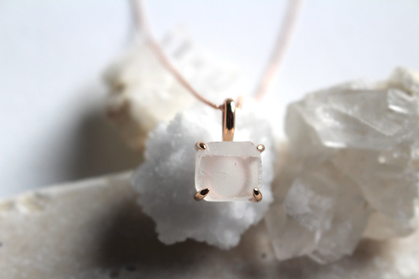 CLEAR QUARTZ ROSE GOLD NECKLACE