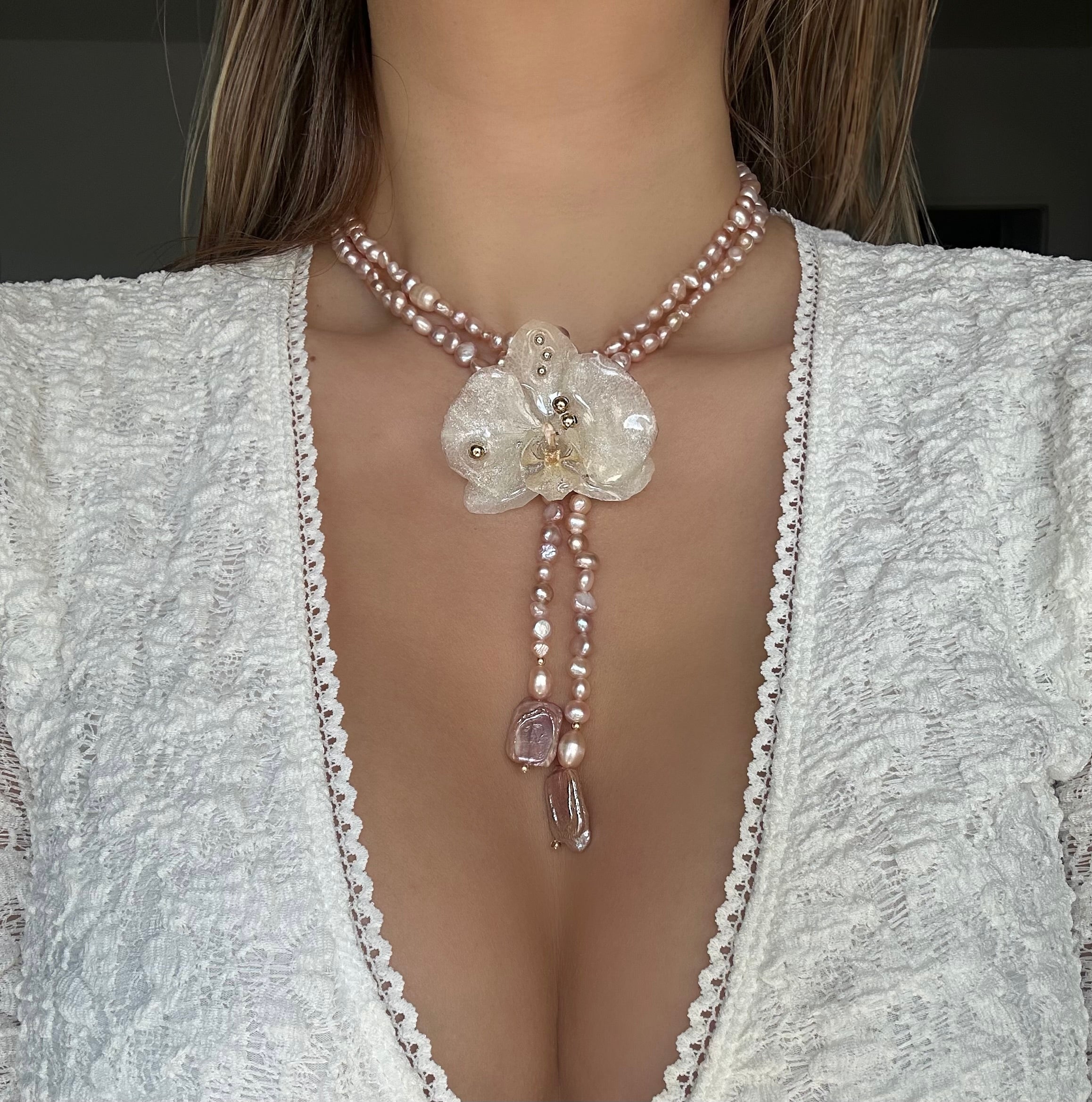 ROSÉ MUSE ORCHID LARIAT – FRESH WATER PEARLS (RESTOCK)