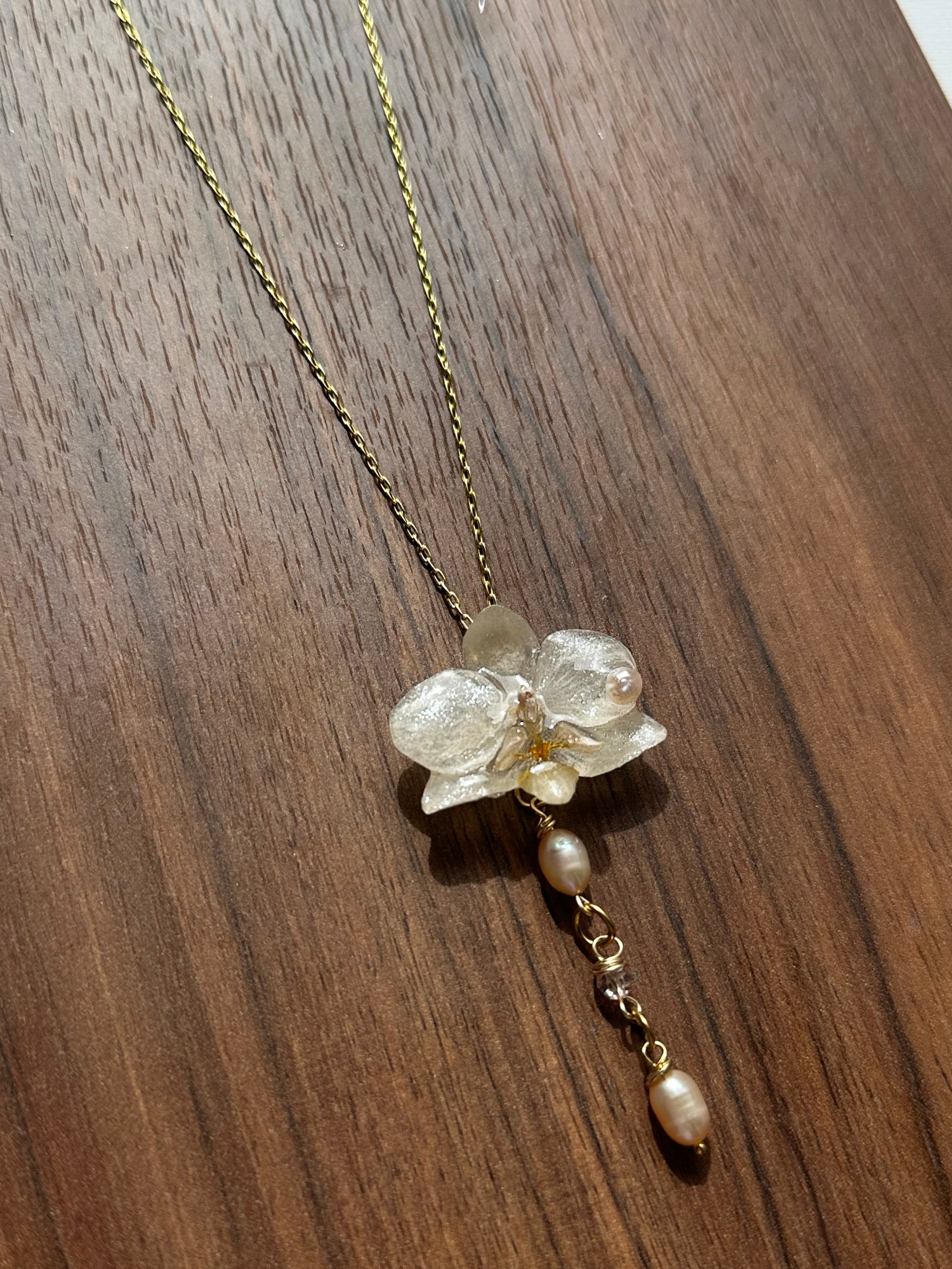 ORELIA ORCHID NECKLACE - 18K GOLD VERMEIL