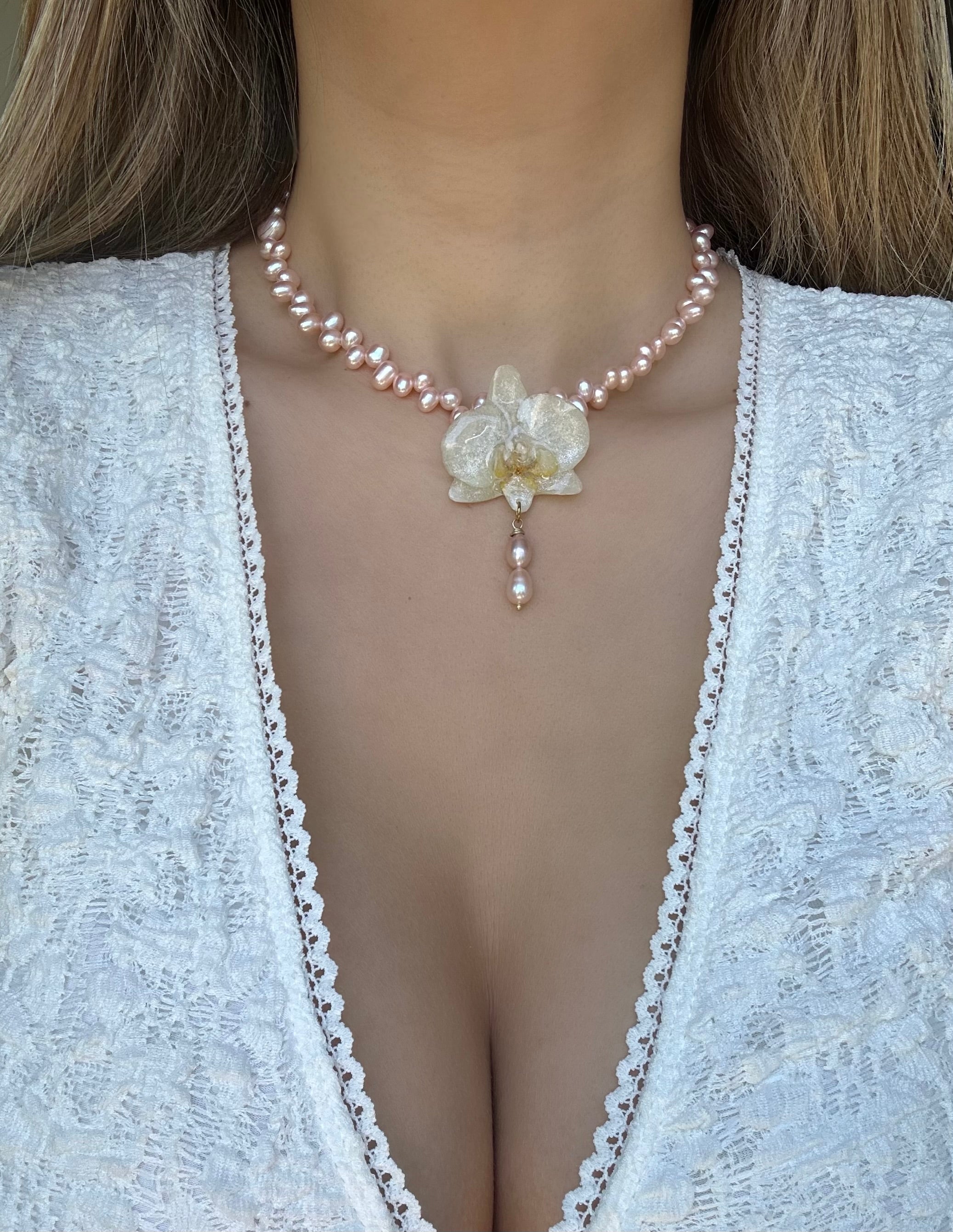 LETIZIA ORCHID NECKLACE - FRESH WATER PEARLS