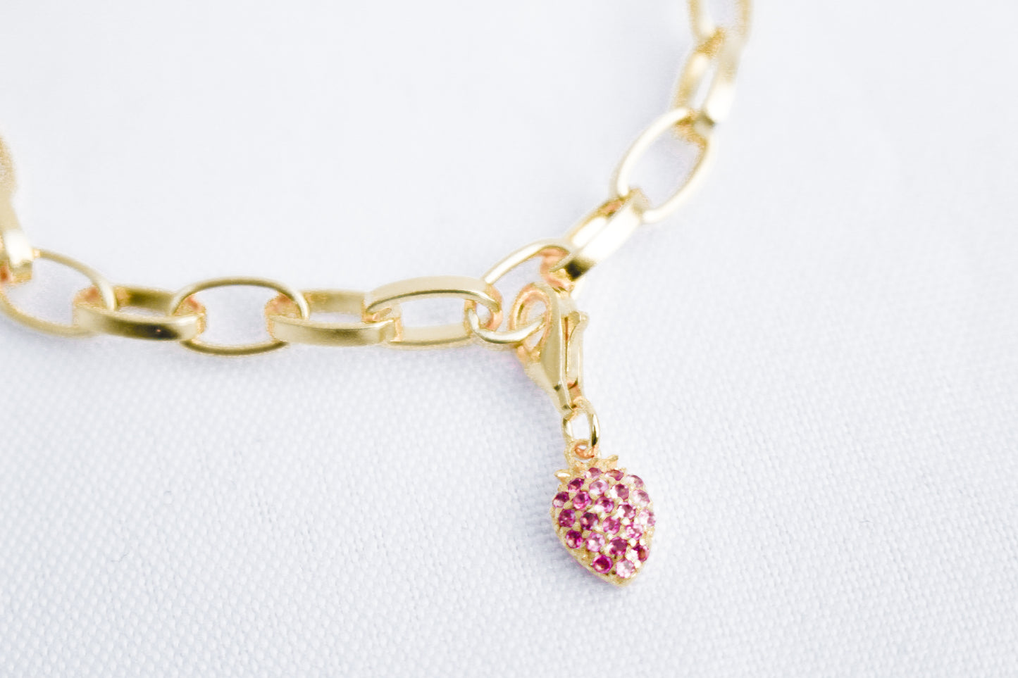  STRAWBERRY CHARM 750er GOLD VERMEIL (own design)