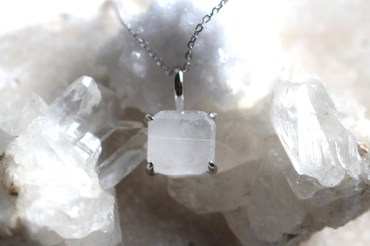 CLEAR QUARTZ NECKLACE